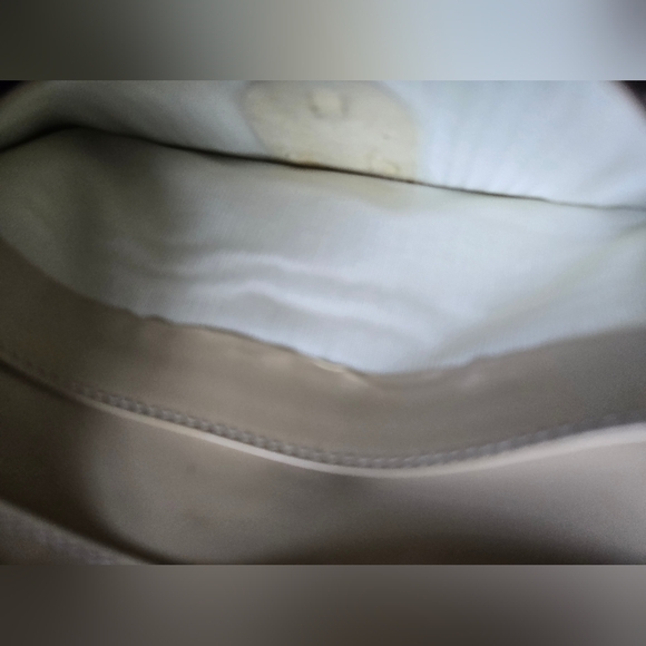 Gucci Vintage Patent Leather Nude Wallet with Gold Accent Clasp - Picture 15 of 16